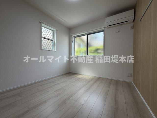 川崎市多摩区生田６丁目のアパートの居間・リビング