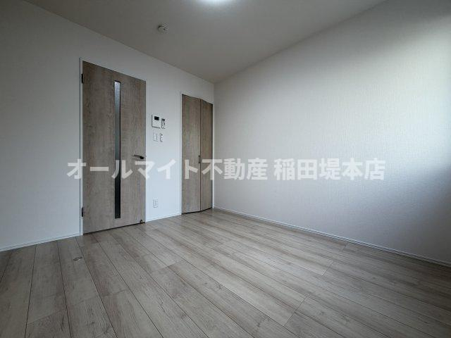 川崎市多摩区生田６丁目のアパートの居間・リビング