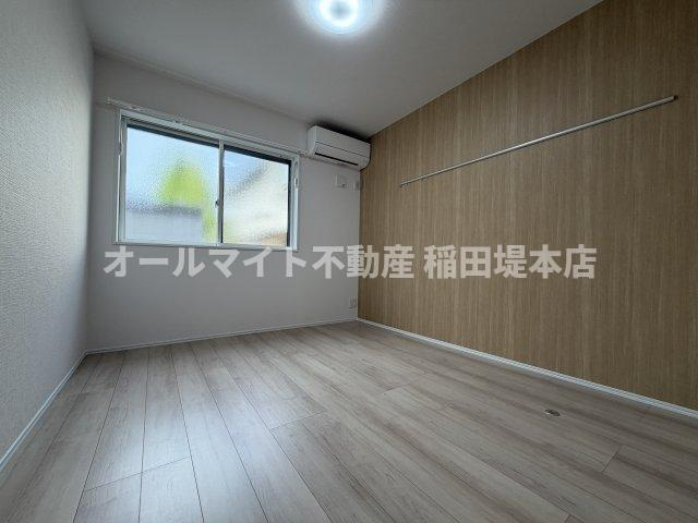 川崎市多摩区生田６丁目のアパートの居間・リビング