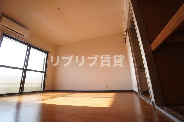 伊藤第三コーポの居間・リビング