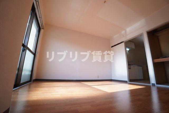伊藤第三コーポの居間・リビング