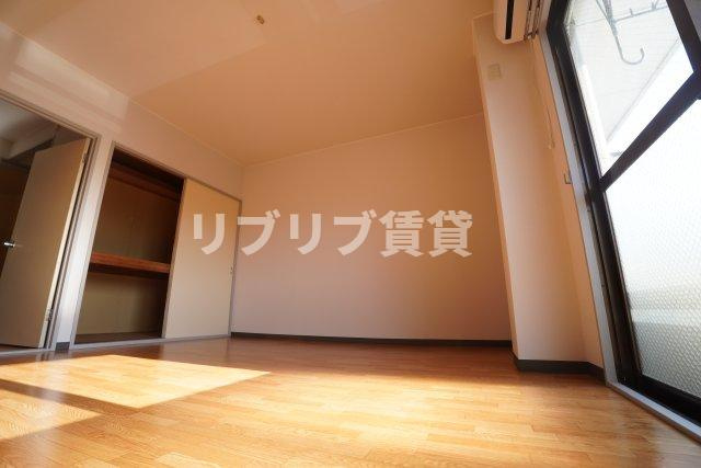 伊藤第三コーポの居間・リビング