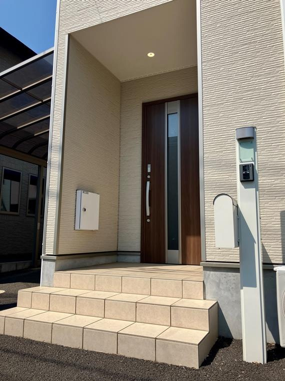 星久喜町戸建のエントランス