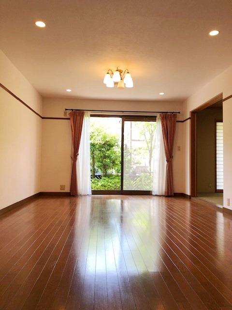 染井野戸建の居間・リビング