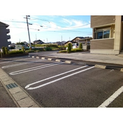 ワームスの駐車場