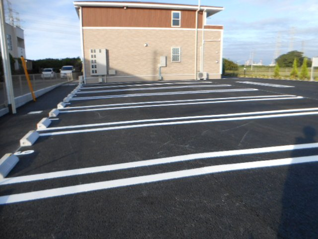 シンシアの駐車場|駐車場があるので、車を買う予定の方も安心です