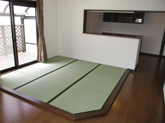 香芝市旭ケ丘５丁目の一戸建ての居間・リビング