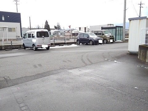 ゼファーⅡの駐車場|駐車スペースもあります