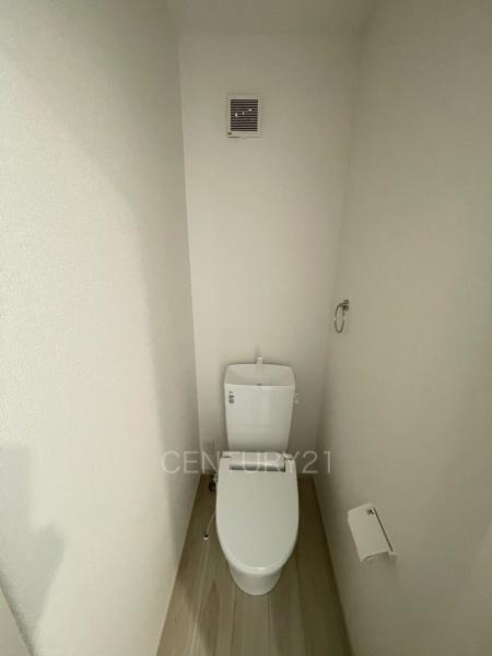 前橋市下新田町1期 1号棟のトイレ|２階トイレです。
保温便座付きです。