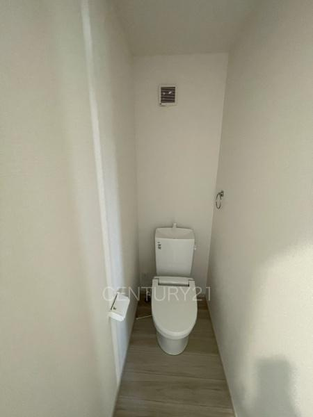 前橋市下新田町1期 3号棟のトイレ|２階トイレです。
保温便座付きです。