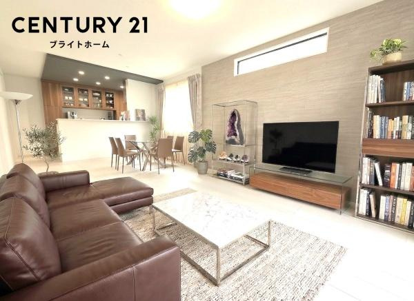 横浜市泉区和泉町の新築一戸建の居間・リビング|本画像はAIがCGで家具作成しており、実際の現地に家具は設置されておりません。また、販売価格に家具等は含まれておりません。