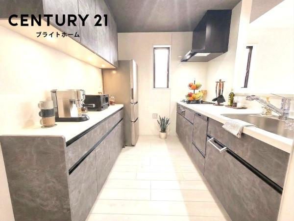 横浜市泉区和泉町の新築一戸建のキッチン|本画像はAIがCGで家具作成しており、実際の現地に家具は設置されておりません。また、販売価格に家具等は含まれておりません。