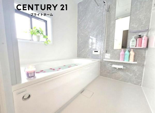 横浜市泉区和泉町の新築一戸建の浴室|本画像はAIがCGで家具作成しており、実際の現地に家具は設置されておりません。また、販売価格に家具等は含まれておりません。