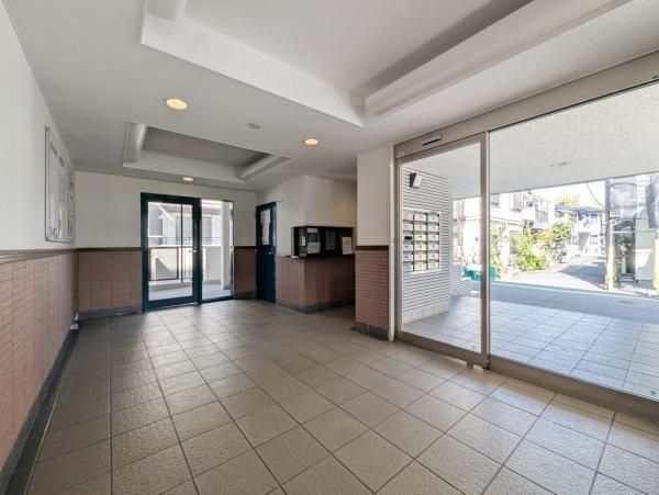 ビューネ綱島東のエントランス|清掃もしっかり、管理のされたマンションです。
安心・安全・快適にお過ごしください