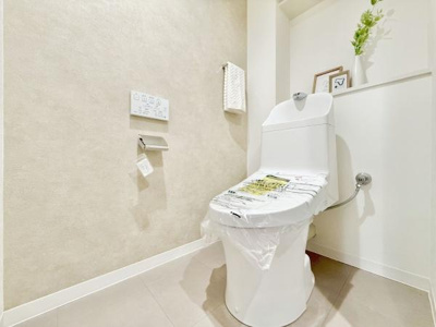 【トイレ】 | ソワール新檜尾台3号棟 | 節水型でエコなトイレには、今では当たり前のウォシュレット付き。便座を温める機能もついていて、居心地良くてトイレから出られなくなるかも！