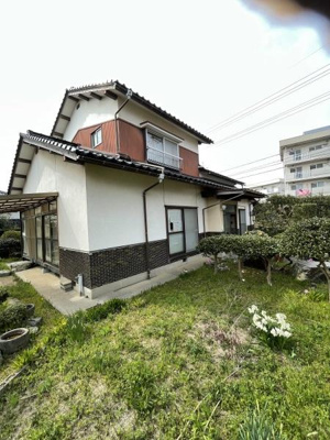 【庭】 | 美萩野1丁目中古住宅 | 庭から見たおうち
