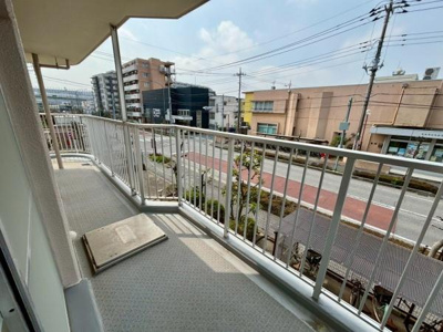 【バルコニー】 | 【11日(土)・12日(日)見学可】日商岩井草加マンション | 広さもあり洗濯物も干しやすい♪