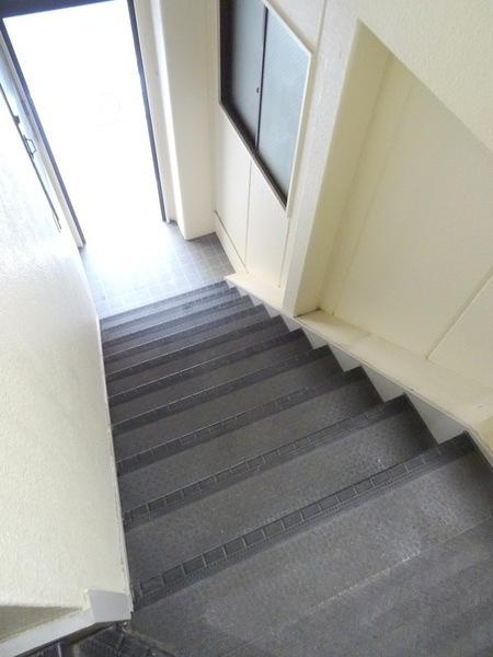 ビスタ大正ハイツのエントランス|★階段★