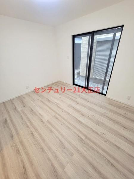鶴町3丁目　貸家の洋室