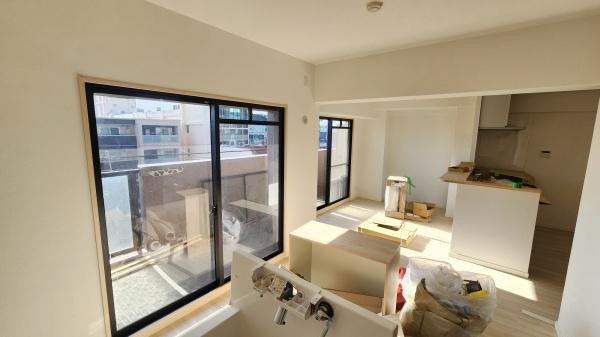 【居間・リビング】 | サンメゾン若江岩田　中古マンション