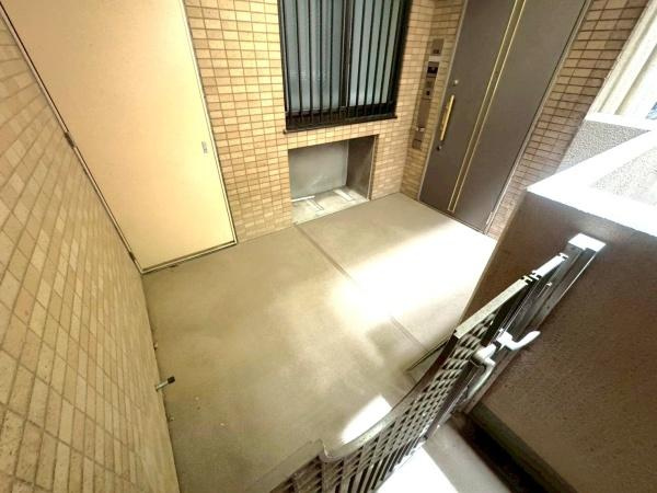 グランツオーベル本牧三渓園の玄関