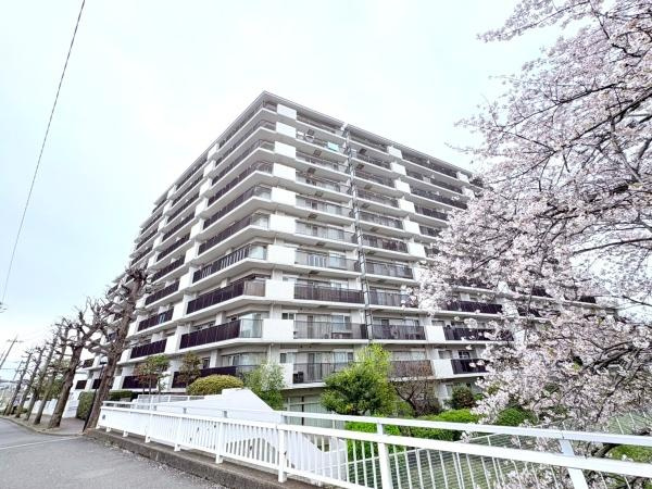 中山パーク・ホームズの外観