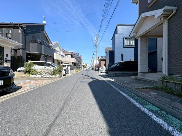 大和市中央林間西３丁目の中古一戸建の前面道路含む現地写真