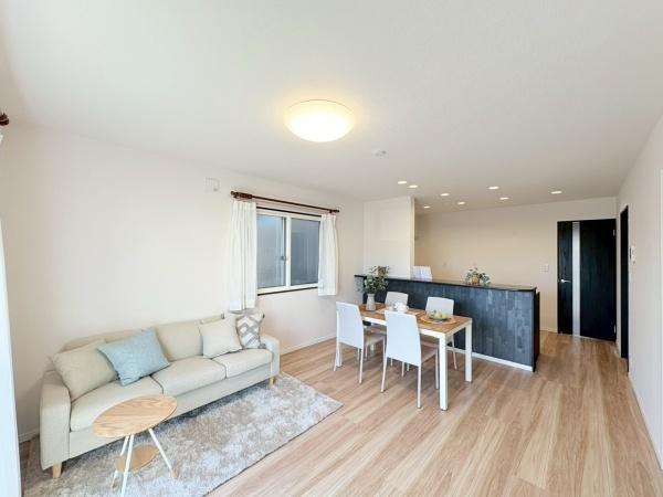 大和市中央林間西３丁目の中古一戸建の居間・リビング