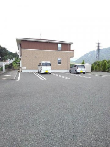 サンワードの駐車場