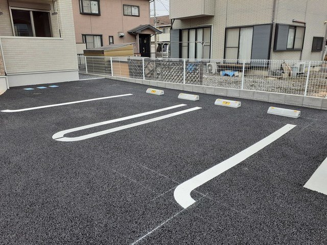 ルミナールの駐車場
