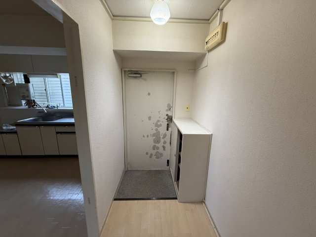 笹部ハイツの玄関