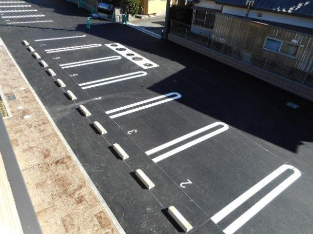 グレイスコートⅠの駐車場