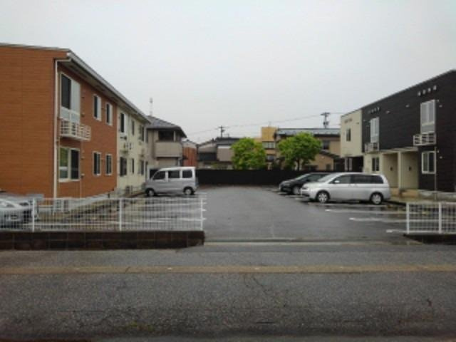 フォレストウェルⅠの駐車場