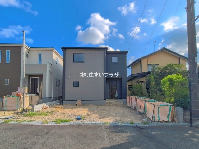 仲介手数料無料）デザイナーズＫｕＲｕＲｉ高森台の前面道路含む現地写真|前面道路含む現地写真です