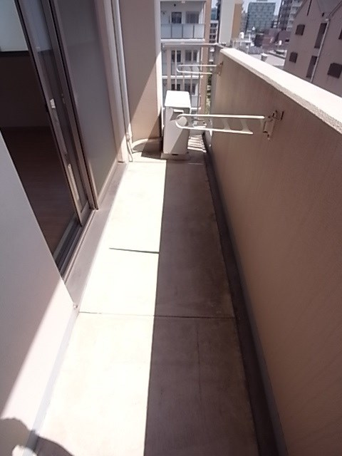 尼崎ヒルズのバルコニー|バルコニーからの眺めを楽しみながら食事をしませんか