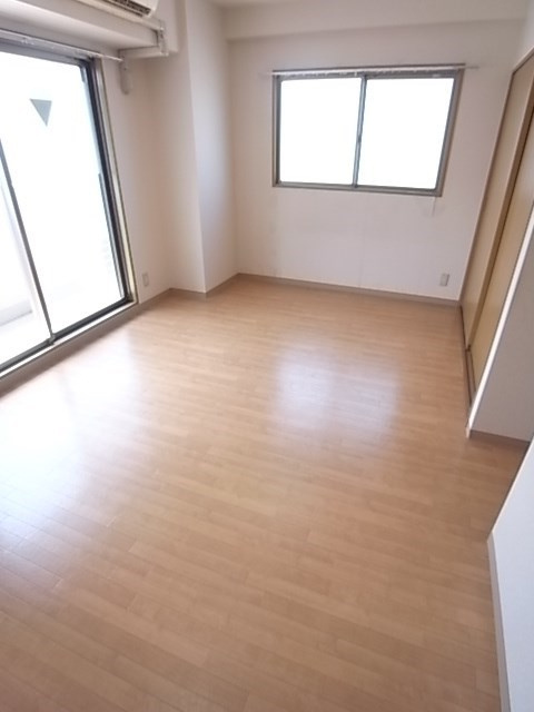 尼崎ヒルズの居間・リビング|使いやすい居間です