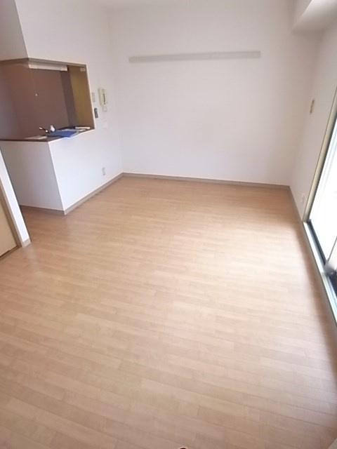 尼崎ヒルズの寝室|広くて明るい寝室