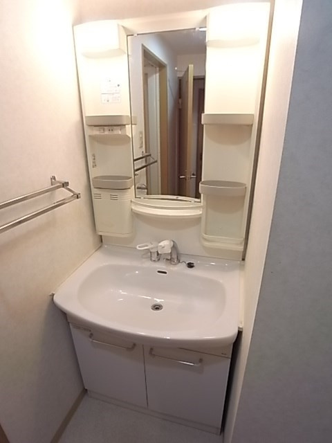 尼崎ヒルズの洗面所|広い洗面スペース