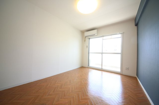 アンビシャス青山の居間・リビング