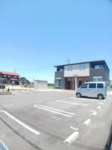 アズールの駐車場