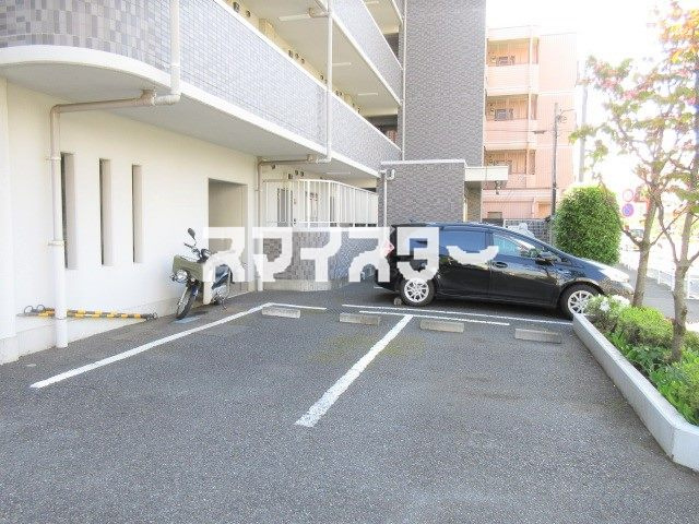 武蔵村山市大南２丁目の賃貸マンションの駐車場