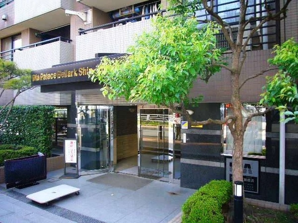 ダイアパレス・べラーク新横浜のエントランス