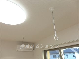 広島市安佐北区亀山２丁目のアパートの設備|エアコンと室内物干し