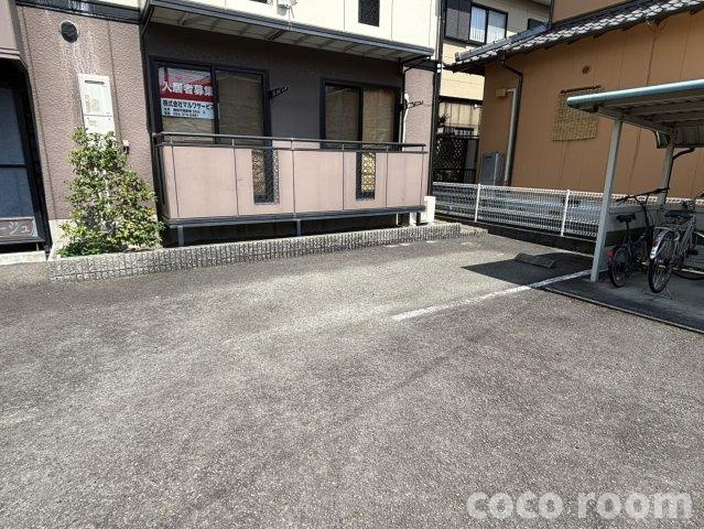 バラージュの駐車場