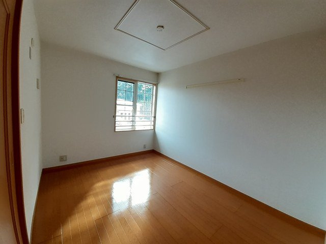 プラシード五番館の内装|明るい色調の室内です