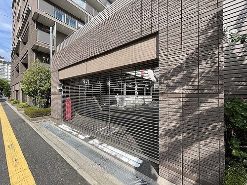 ライオンズタワー平和大通りシティマークスの駐車場|敷地内駐車場ゲート　※2022年9月撮影