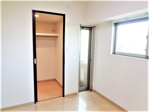 ライオンズタワー平和大通りシティマークスの収納|ウォークインクロゼット　※2023年4月撮影