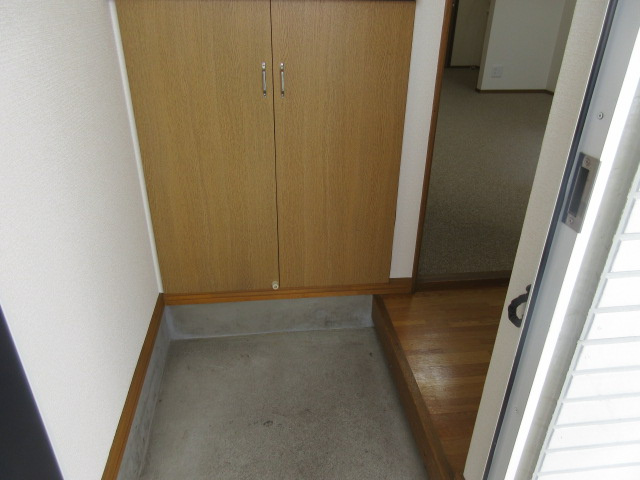 サニーエストの玄関
