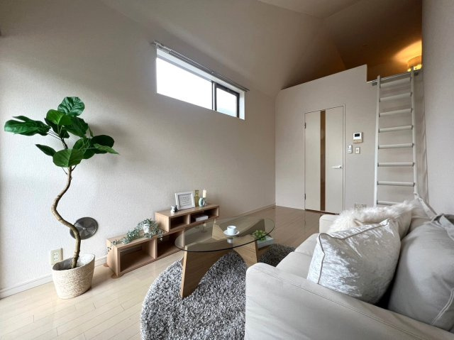 アーバングレイスの居間・リビング|別号室イメージの為、現状を優先致します。