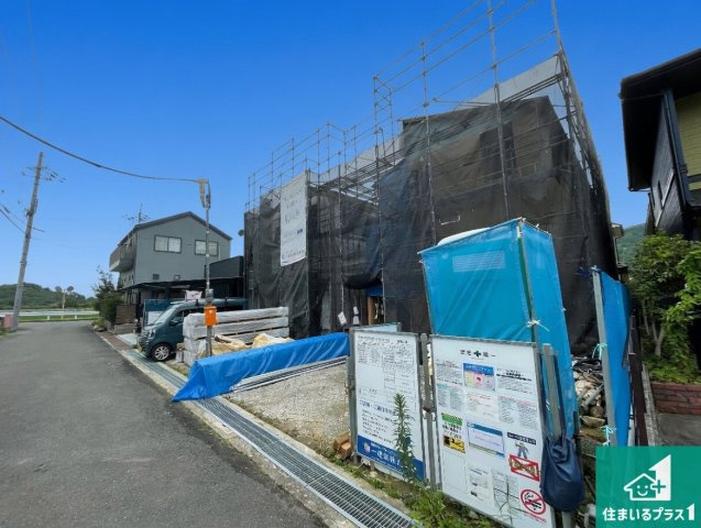 ★亀岡市曽我部町南条宮田筋　第2期　新築一戸建ての前面道路含む現地写真|周辺は落ち着いた街並みの住宅地！子育てがしやすい住環境です！まだ未完成ですが、現地でしかわからない事もございます。是非一度ご覧ください。